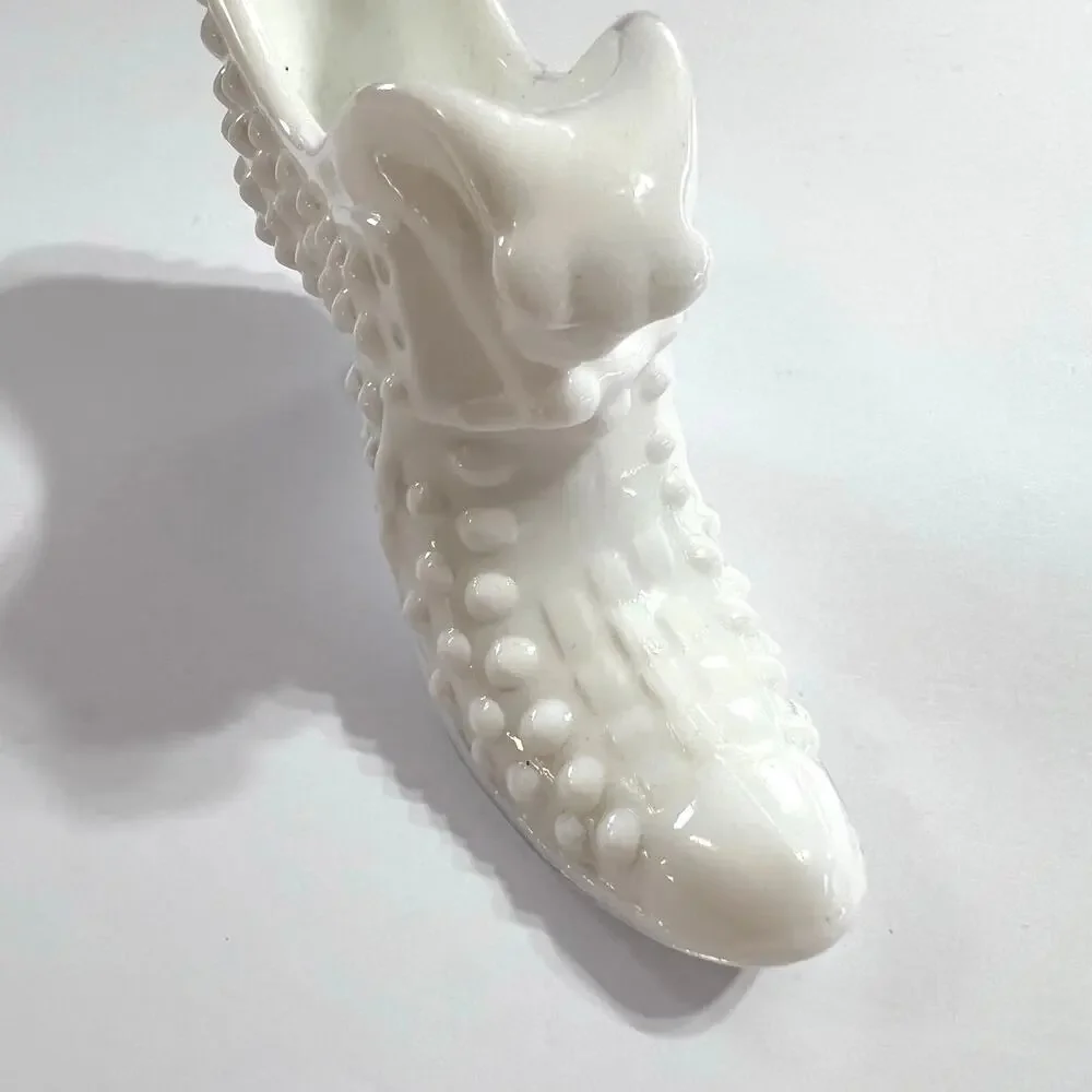 Vintage Fenton Victorian Hobnail White Milk Glass Shoe Slipper Boot Cat Kitten